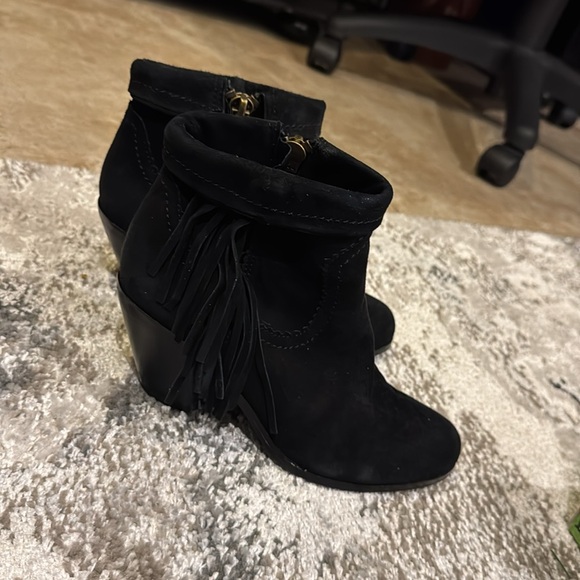 Sam Edelman Louie black suede size 6 there is fringe on the sides - Picture 2 of 3